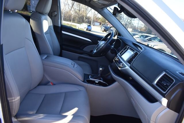 Used 2019 Toyota Highlander XLE image 14