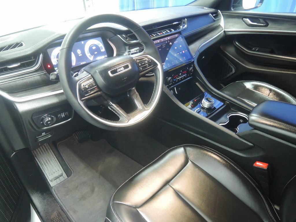 Used 2024 Jeep Grand Cherokee L Limited AWD/4WD image 4