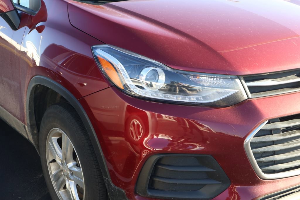 Used 2022 Chevrolet Trax LT w/ LT Convenience Package image 4