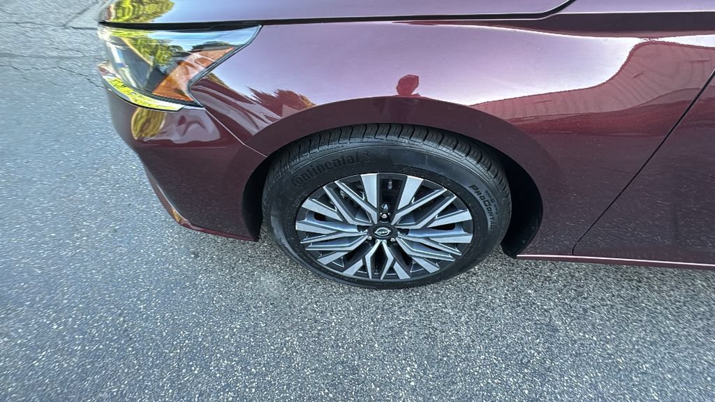 Used 2025 Nissan Altima 2.5 SV FWD image 40