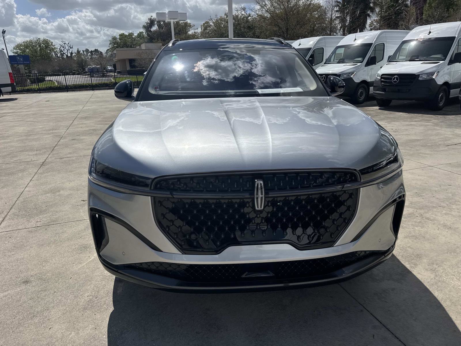 Used 2025 Lincoln Nautilus Reserve image 8