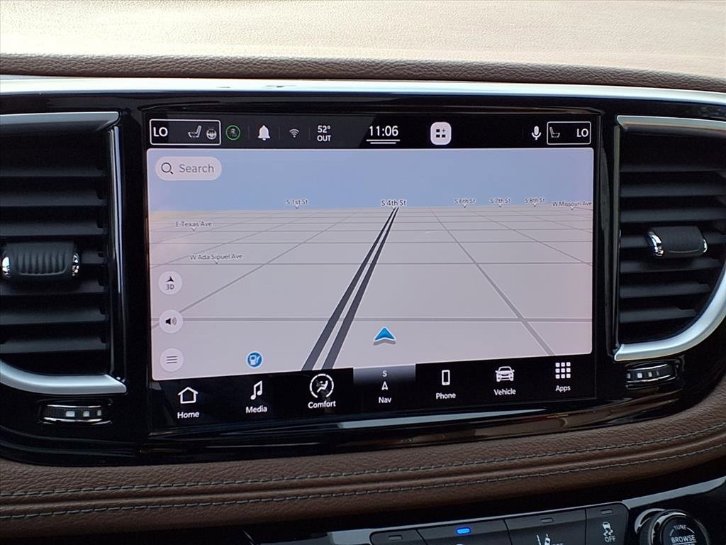 Used 2021 Chrysler Pacifica Limited w/ Uconnect Theater Family Group image 4