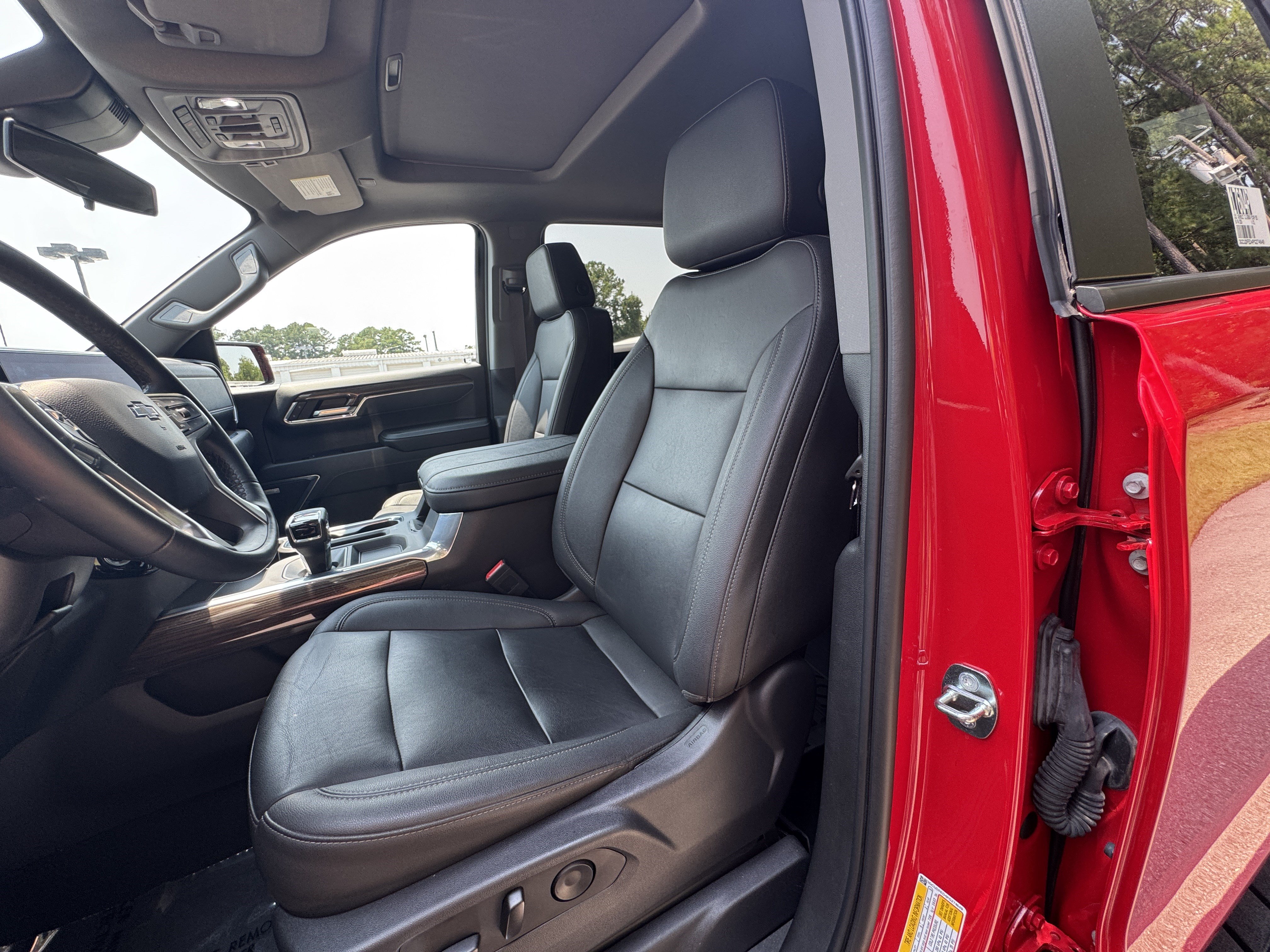 Used 2023 Chevrolet Silverado 1500 LT Trail Boss w/ LT Trail Boss Premium Package AWD/4WD image 15