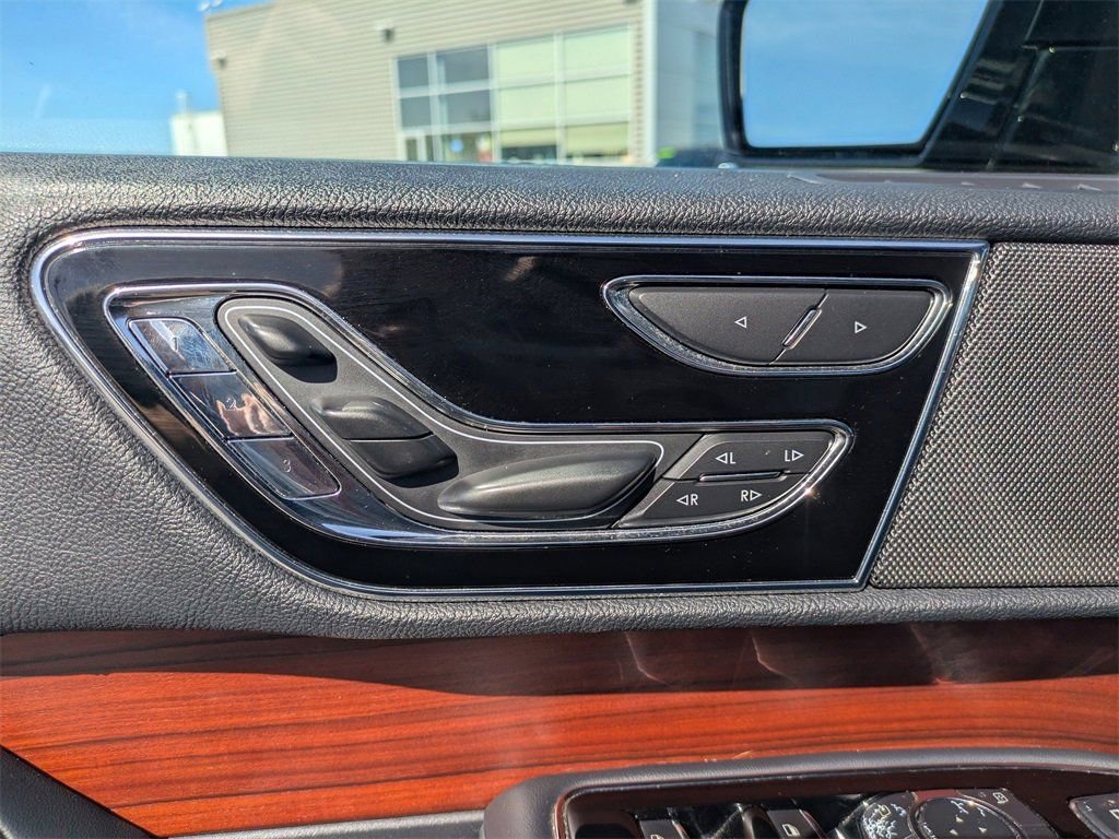 Used 2022 Lincoln Navigator Reserve image 22