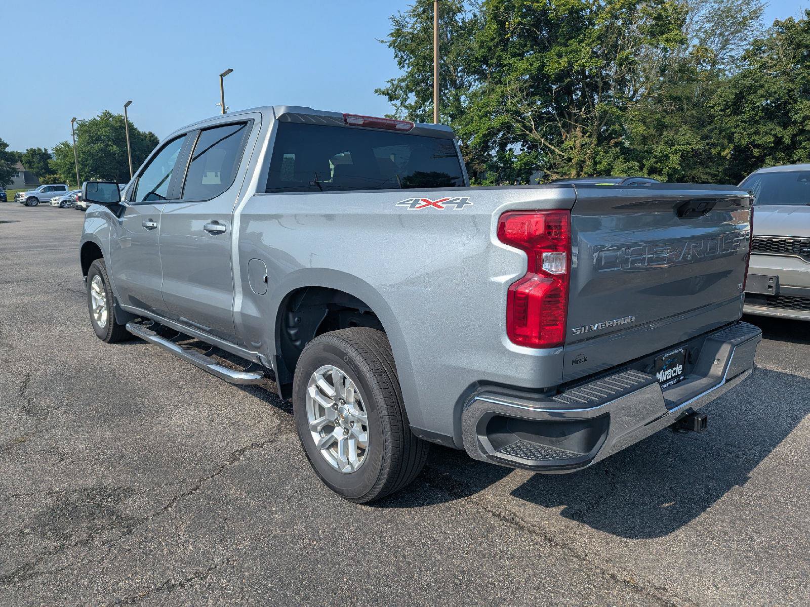 Used 2025 Chevrolet Silverado 1500 LT AWD/4WD image 5