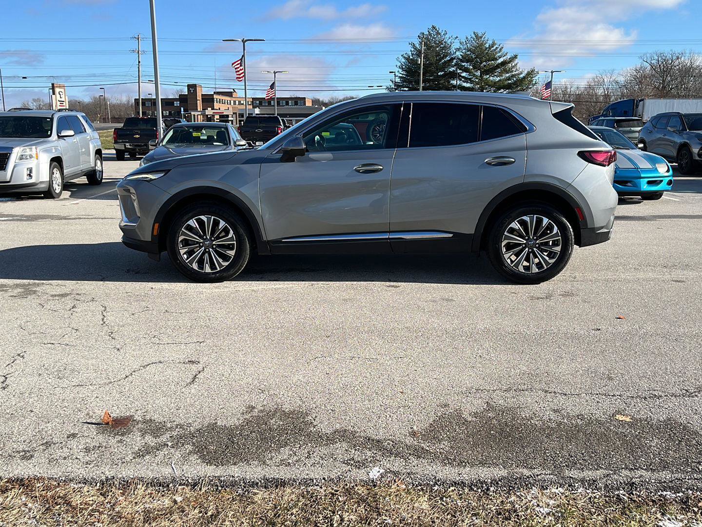 Used 2024 Buick Envision Preferred image 2