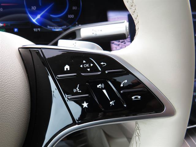 Certified 2023 Mercedes-Benz EQS 580 4MATIC SUV w/ Exclusive Trim Package image 11