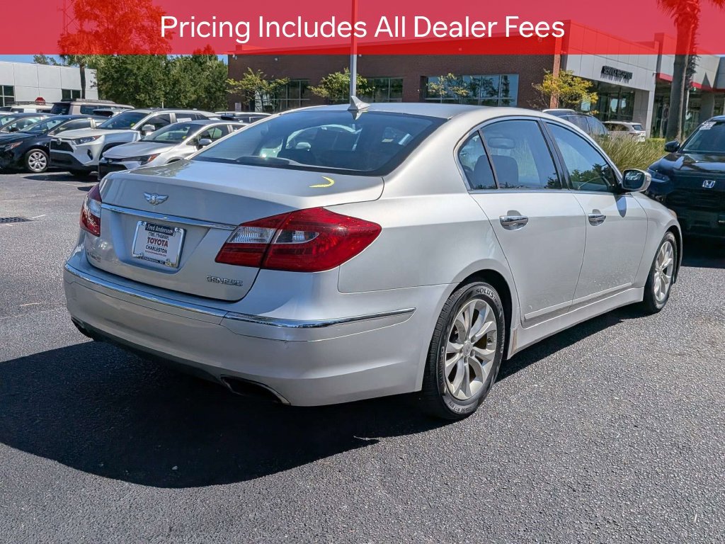 Used 2013 Hyundai Genesis 3.8 RWD image 4