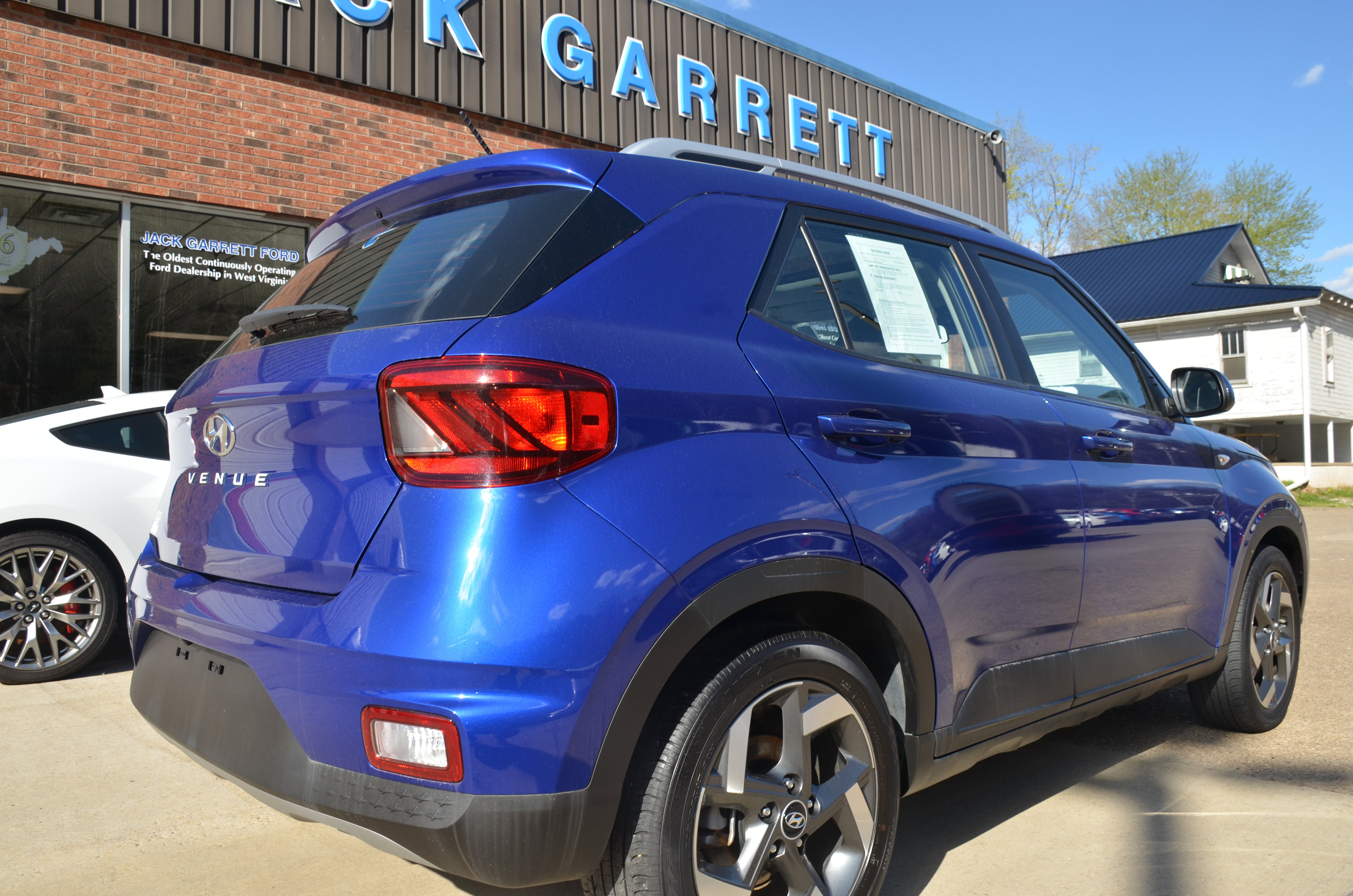 Used 2024 Hyundai Venue SEL image 4