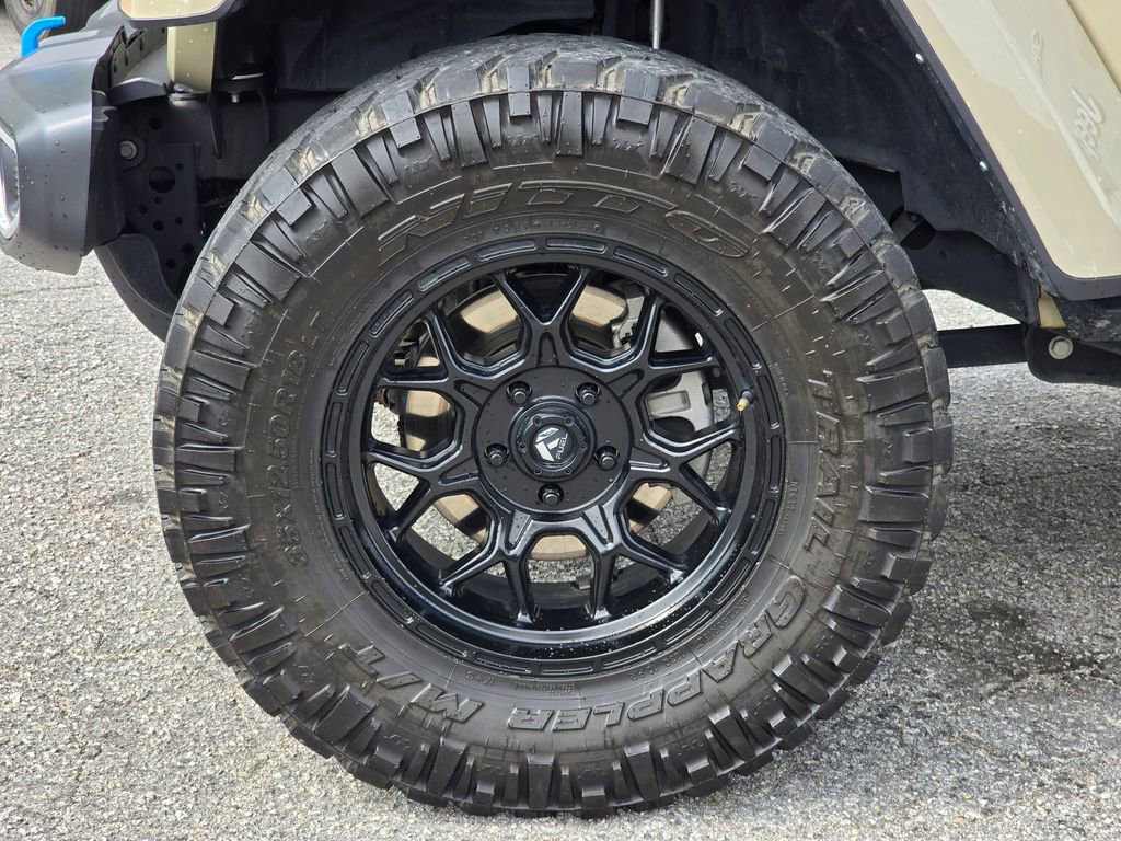 Used 2022 Jeep Wrangler Unlimited Sahara w/ Cold Weather Group AWD/4WD image 12