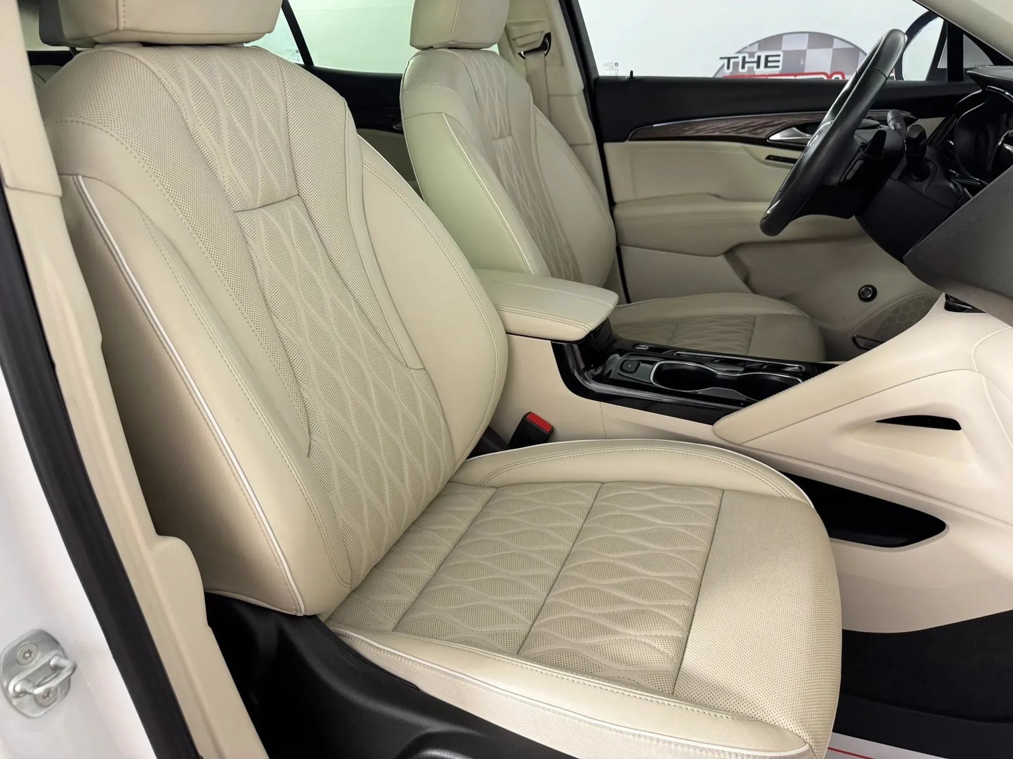 Used 2023 Buick Envision Avenir AWD/4WD image 38