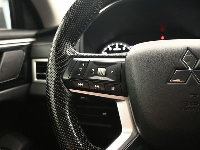 Used 2022 Mitsubishi Outlander SE image 17