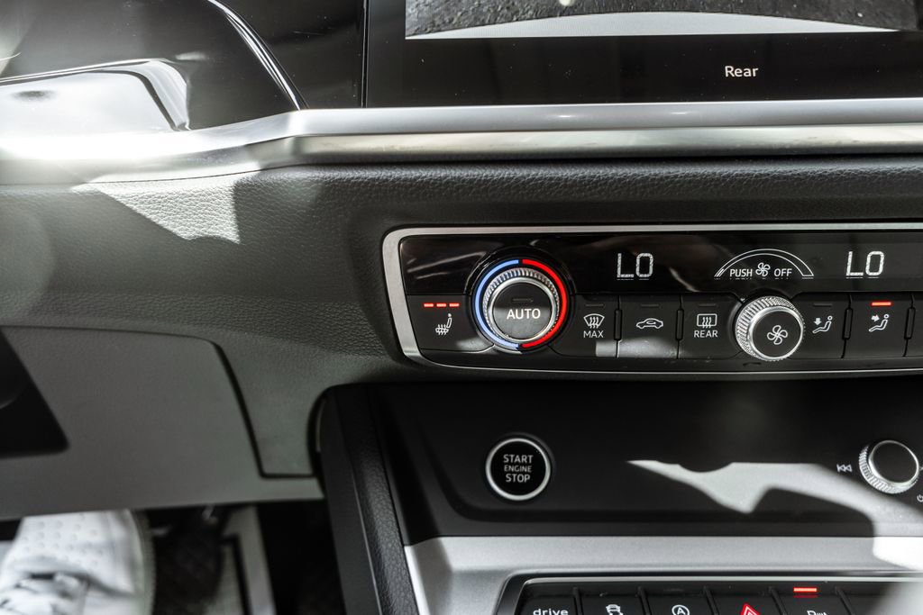 Used 2024 Audi Q3 2.0T Premium image 9