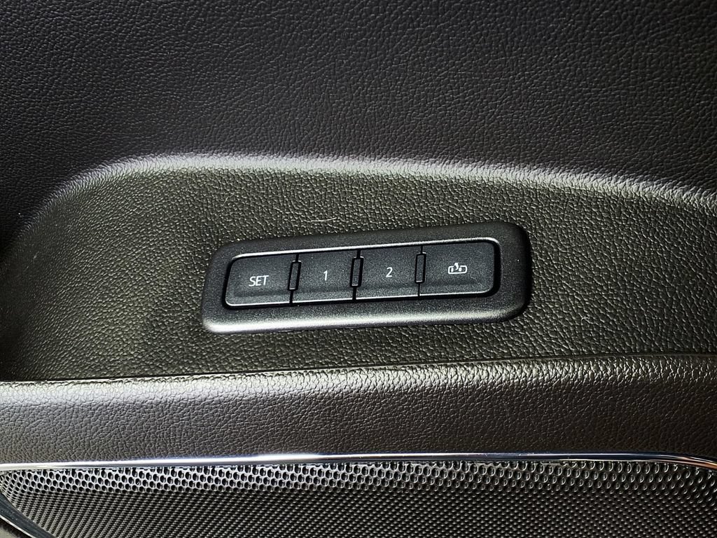 Used 2020 GMC Yukon XL Denali w/ Denali Ultimate Package RWD image 18