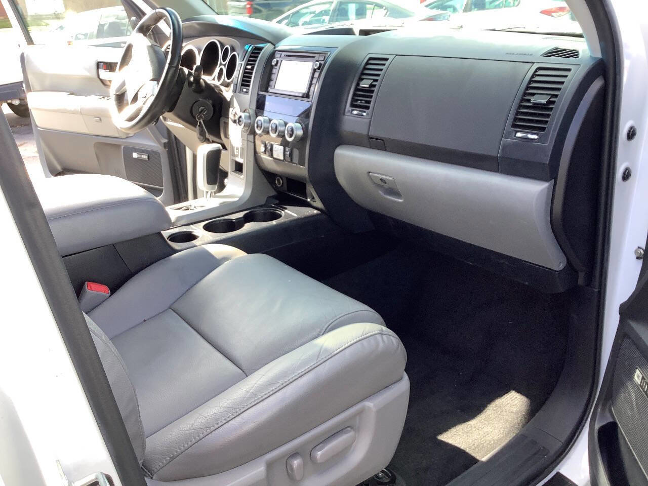 Used 2015 Toyota Sequoia Limited AWD/4WD image 41