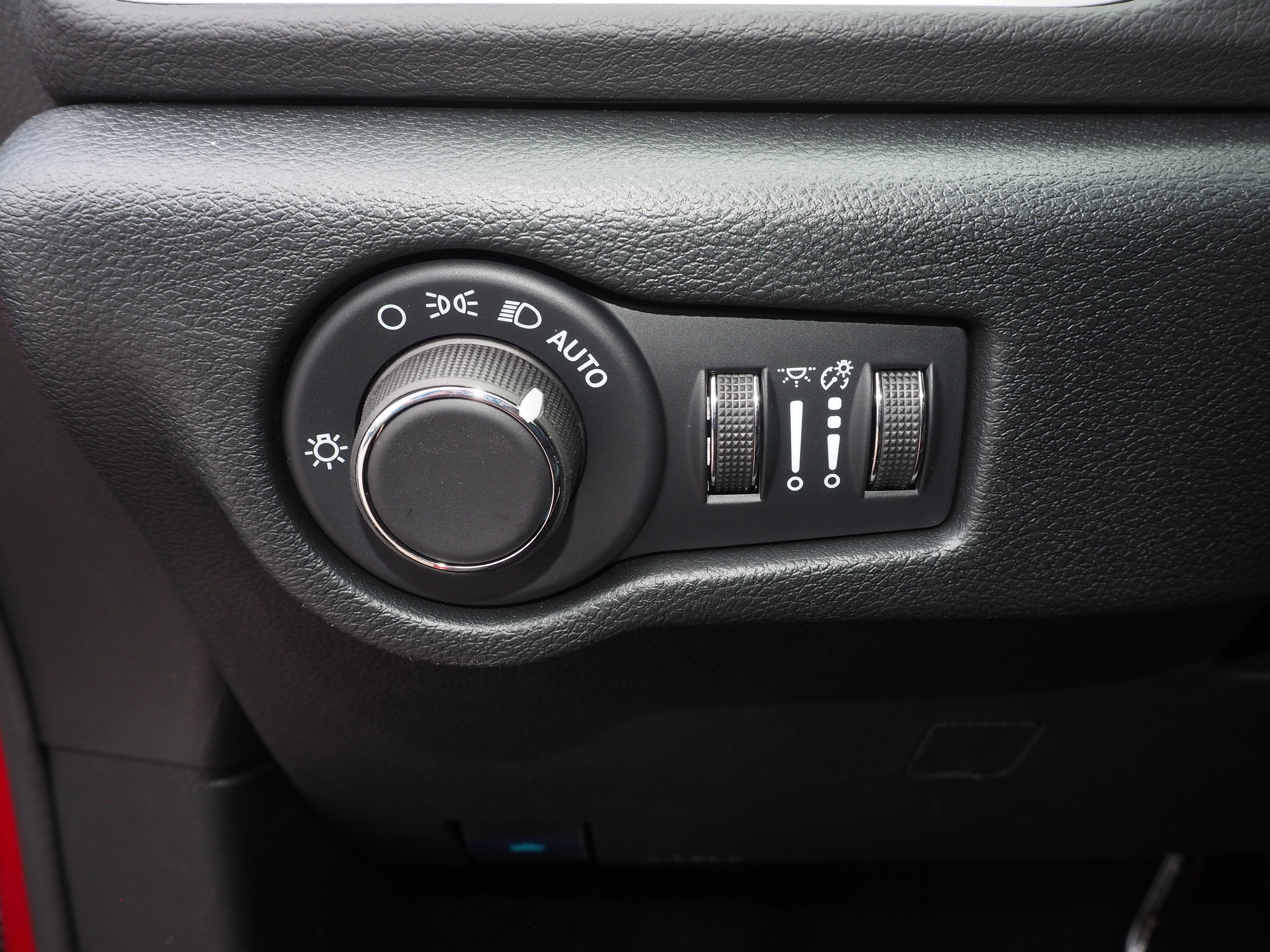 New 2025 Chrysler Voyager LX image 27