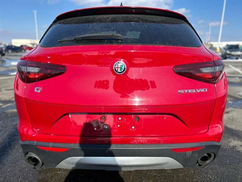 Used 2018 Alfa Romeo Stelvio Sport w/ Quick Order Package 22J Sport AWD/4WD image 4
