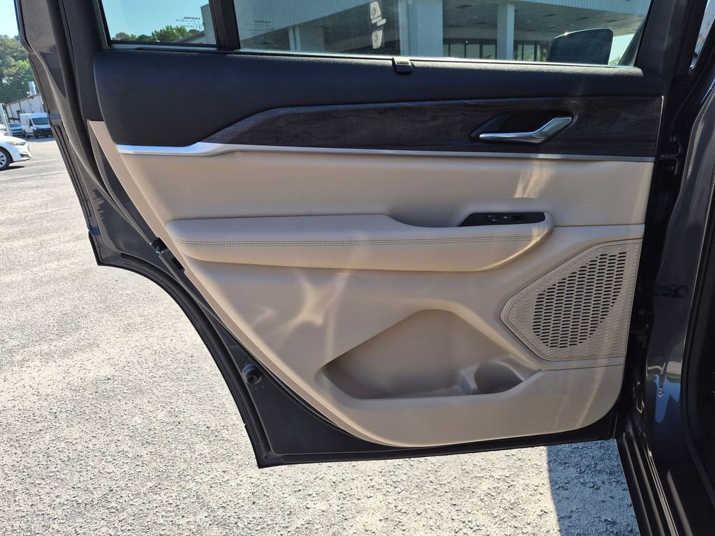 Used 2025 Jeep Grand Cherokee L Limited w/ Luxury Tech Group II image 30