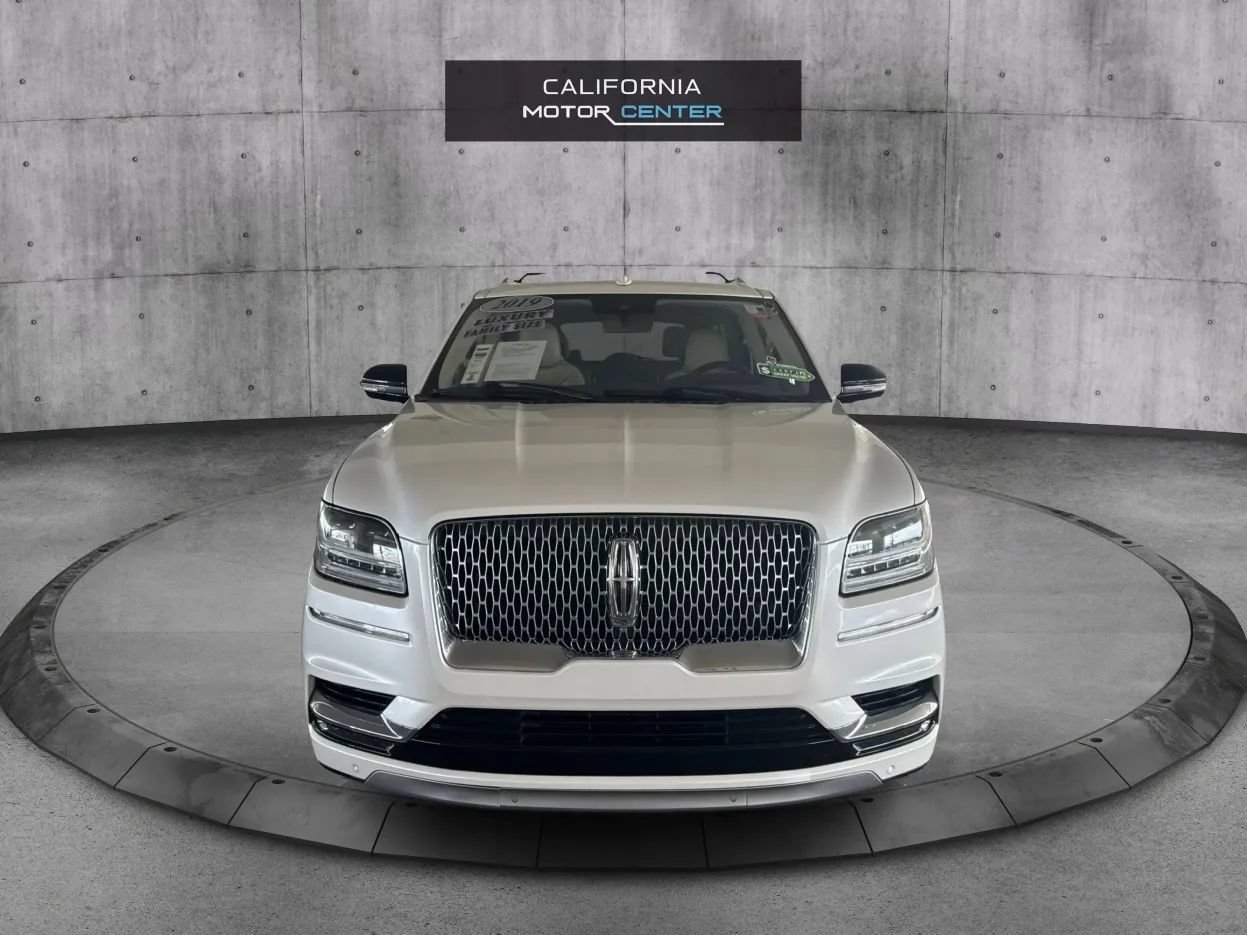 Used 2019 Lincoln Navigator L Reserve w/ Cargo Package AWD/4WD image 2