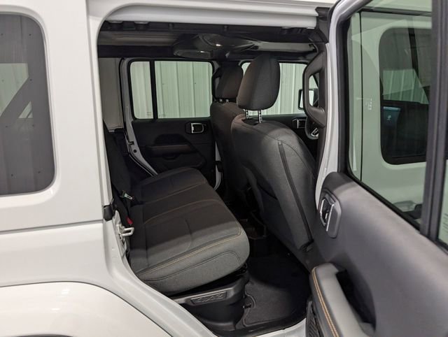 Used 2025 Jeep Wrangler Unlimited Sahara AWD/4WD image 24