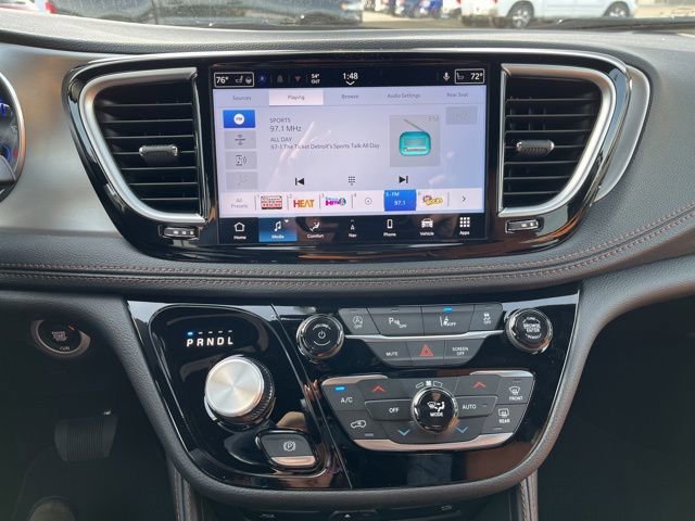 New 2026 Chrysler Pacifica Pinnacle w/ Trailer Tow Group FWD image 12