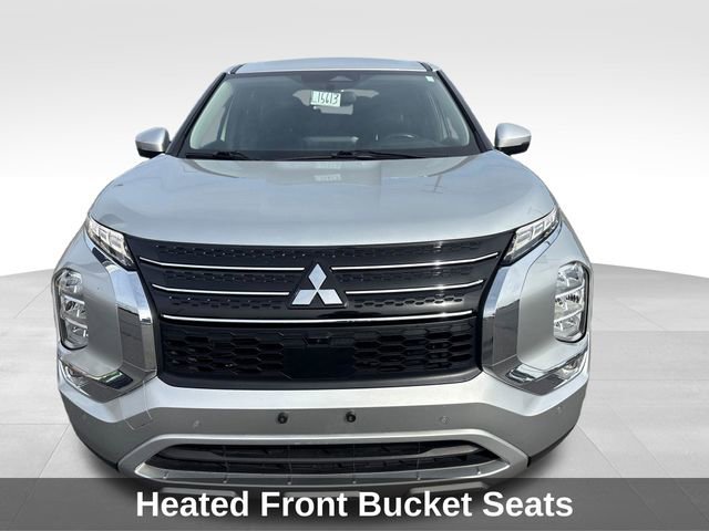 Used 2024 Mitsubishi Outlander SE Black Edition FWD image 9