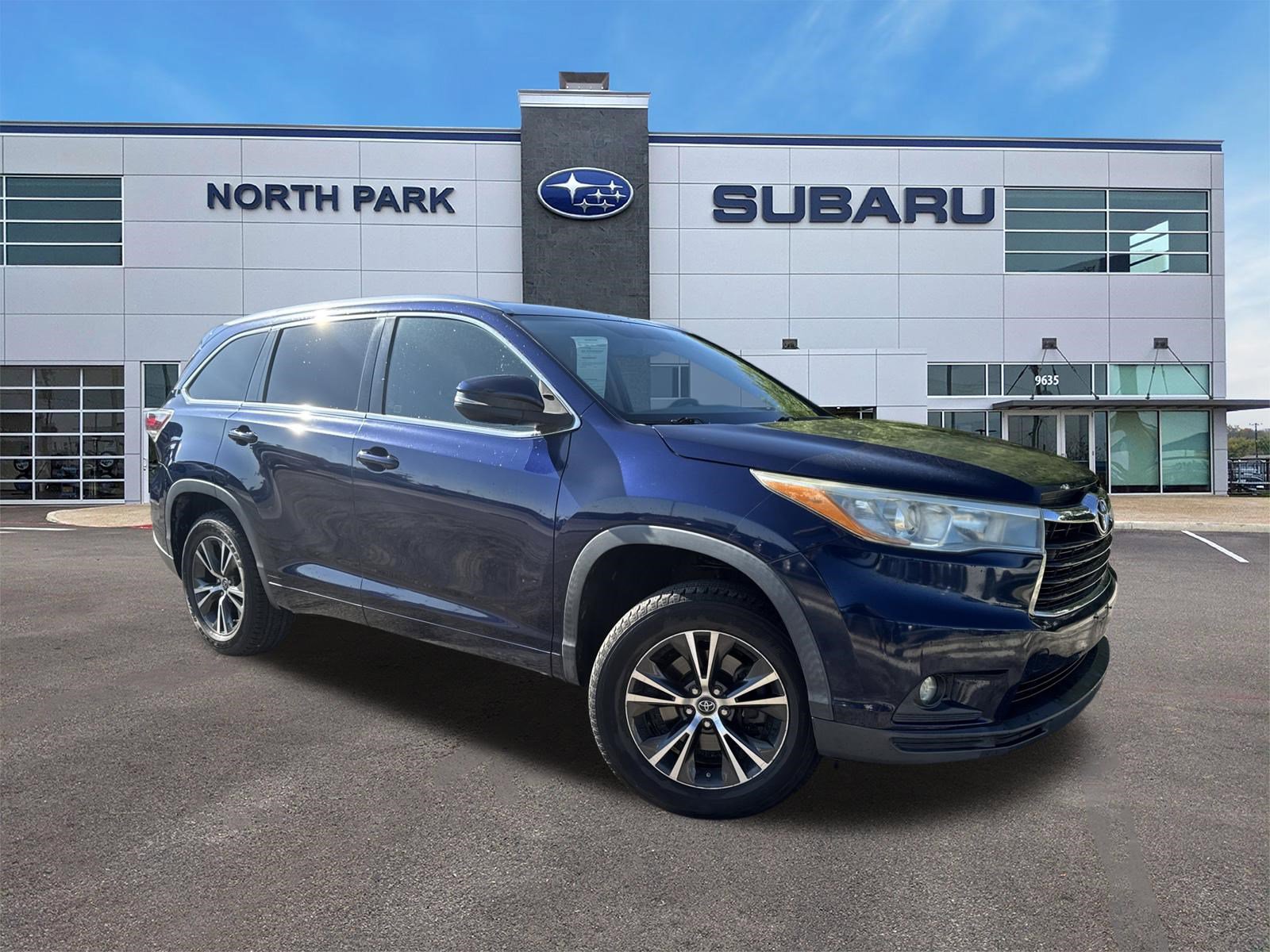 Used 2016 Toyota Highlander XLE FWD video 1