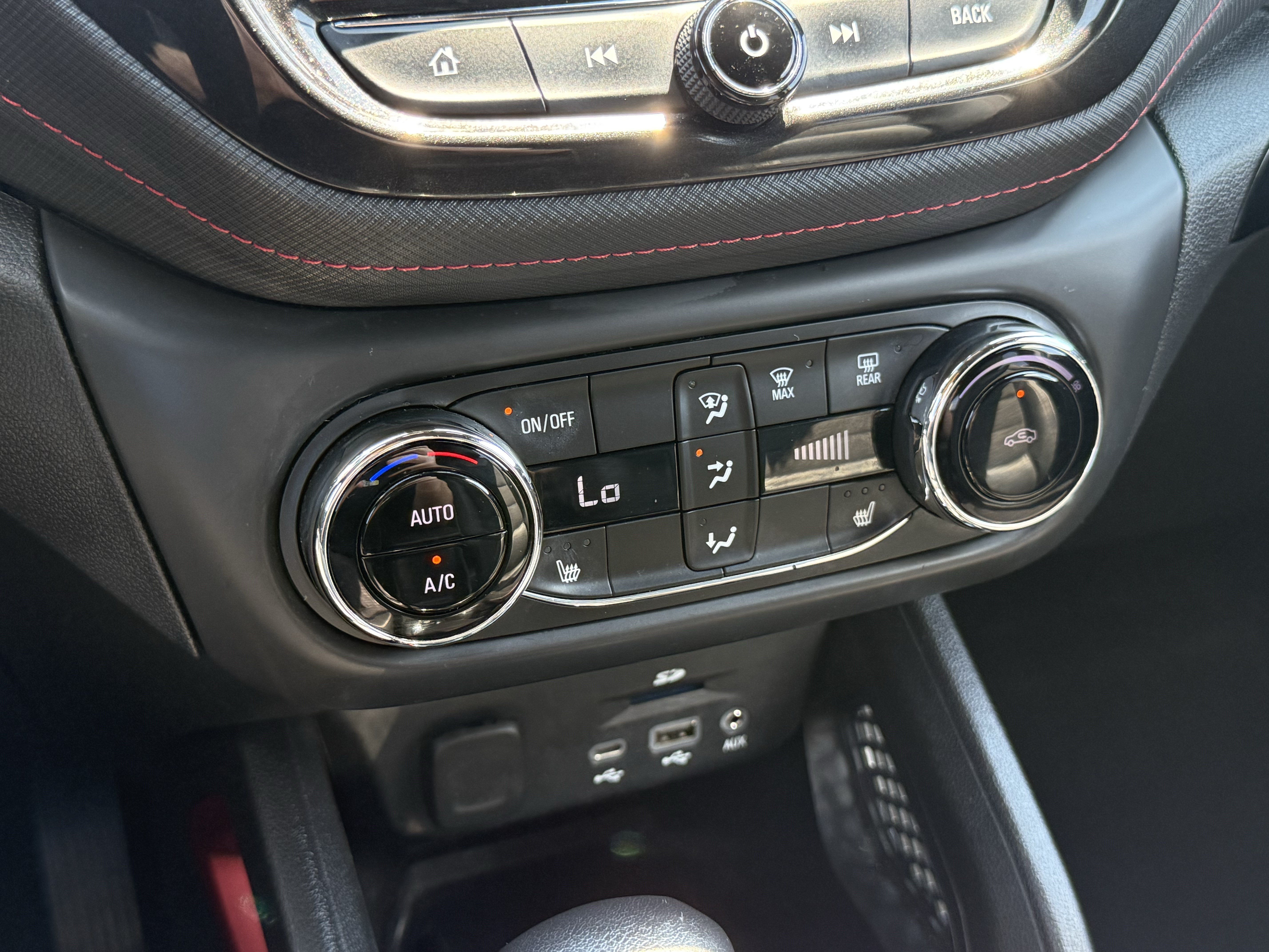 Used 2022 Chevrolet TrailBlazer RS w/ Technology Package AWD/4WD image 29