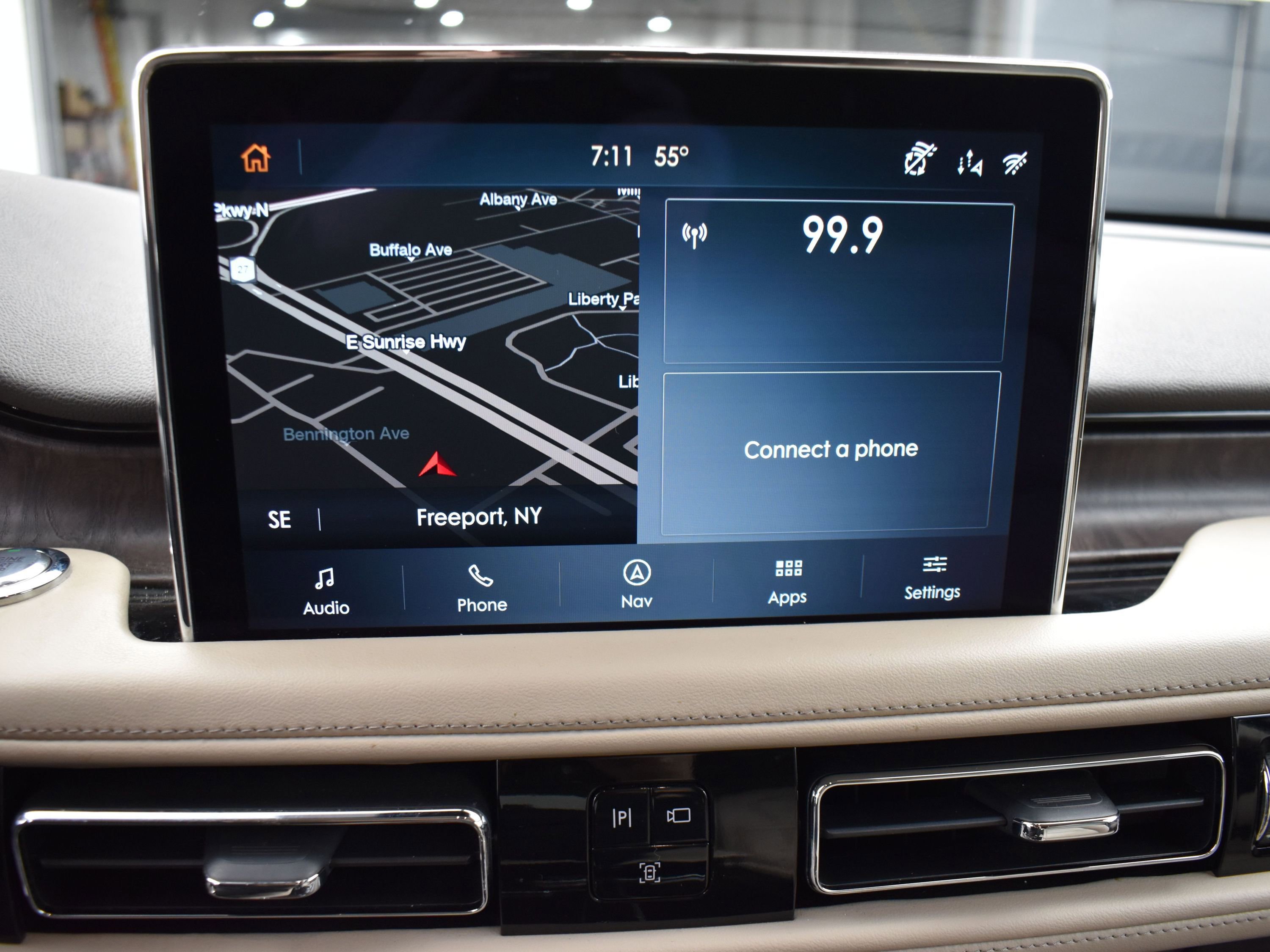 Used 2023 Lincoln Aviator Reserve w/ Equipment Group 201A image 8