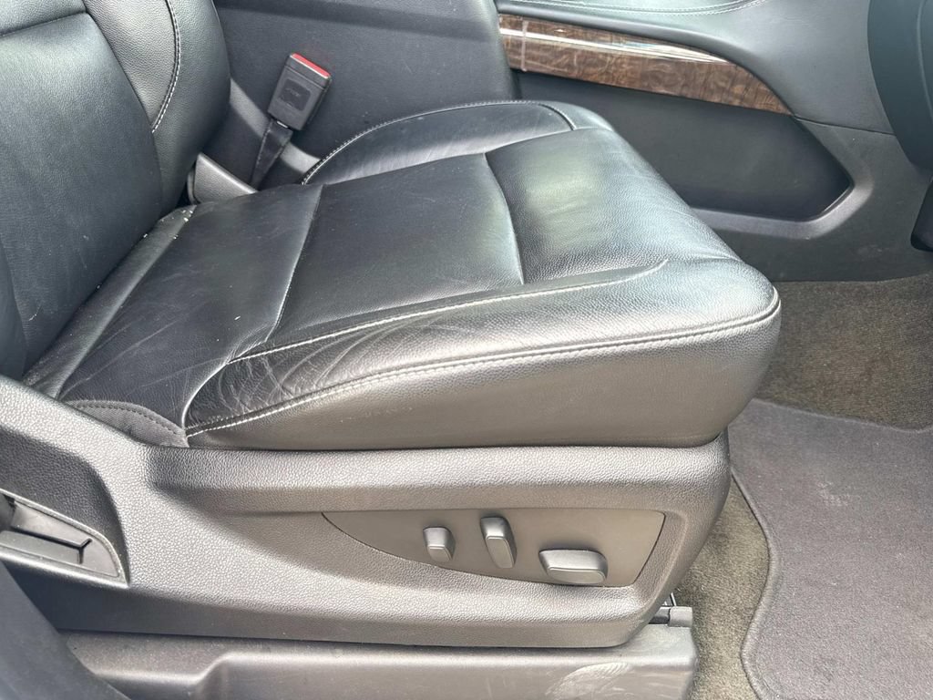Used 2018 Chevrolet Suburban LT AWD/4WD image 18