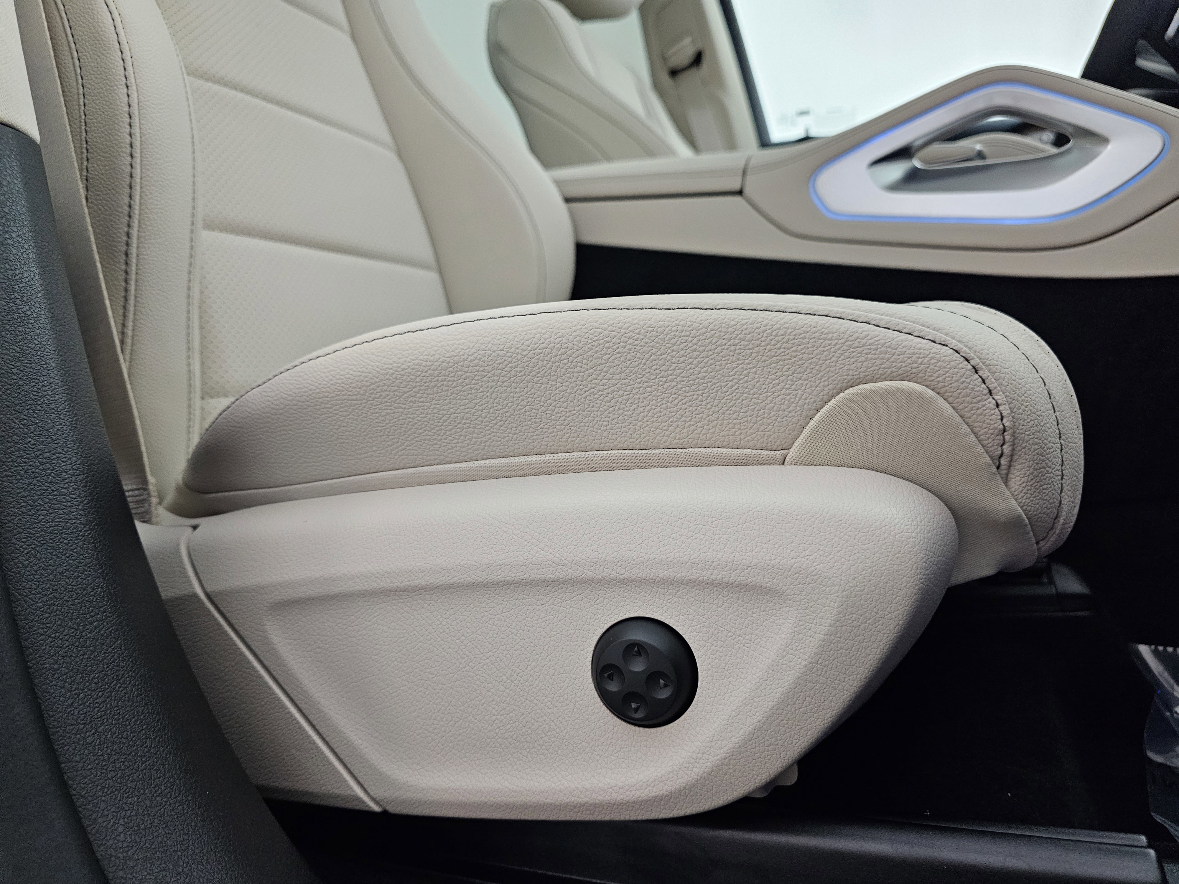 New 2026 Mercedes-Benz GLS 450 4MATIC image 18