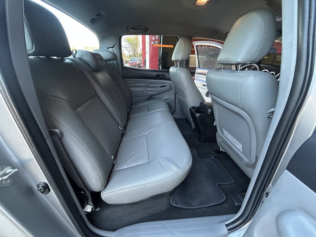 Used 2015 Toyota Tacoma PreRunner w/ SR5 Package RWD image 46