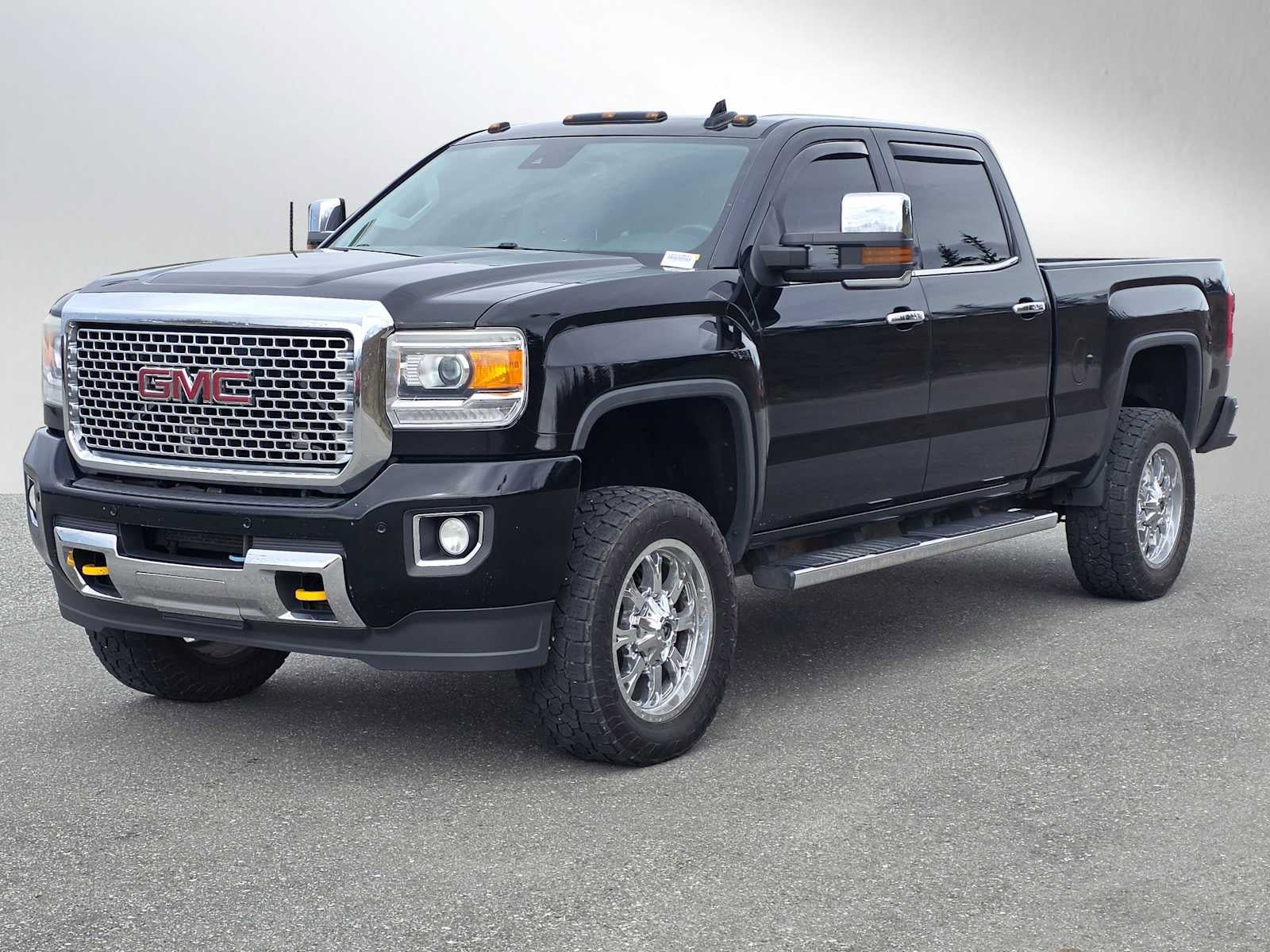 Used 2015 GMC Sierra 2500 Denali w/ Duramax Plus Package AWD/4WD image 7