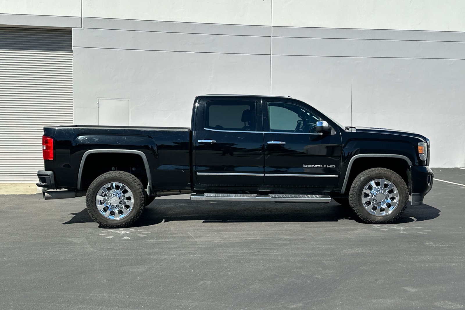 Used 2015 GMC Sierra 2500 Denali w/ Duramax Plus Package AWD/4WD image 3