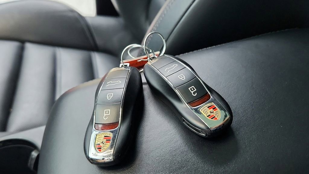 Used 2020 Porsche Macan Turbo image 42