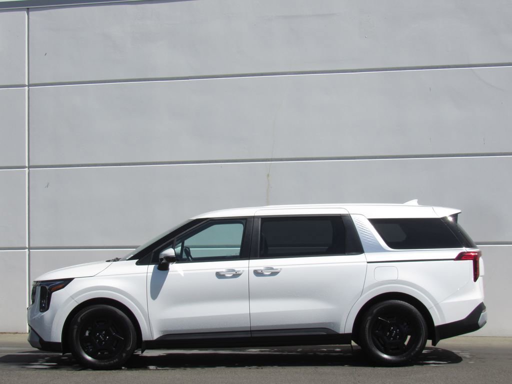 Used 2025 Kia Carnival FWD image 4