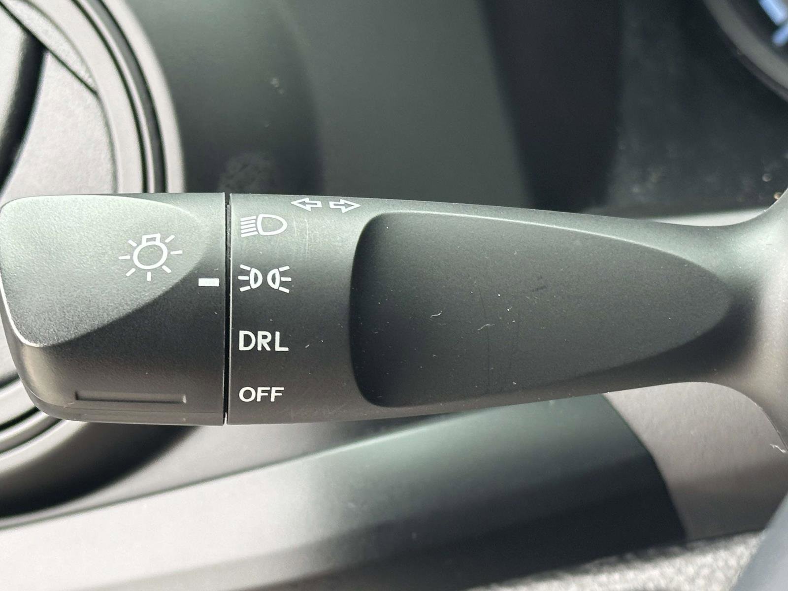 Used 2018 Toyota Tacoma SR image 13