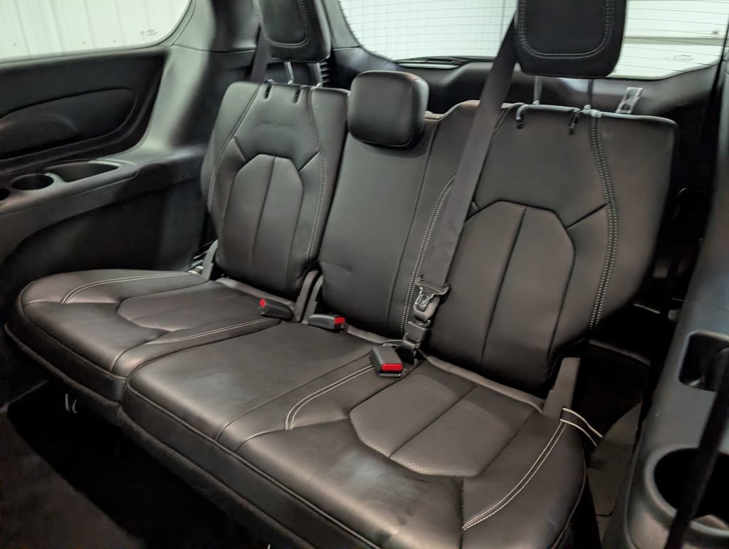 Used 2027 Chrysler Pacifica Select FWD image 9