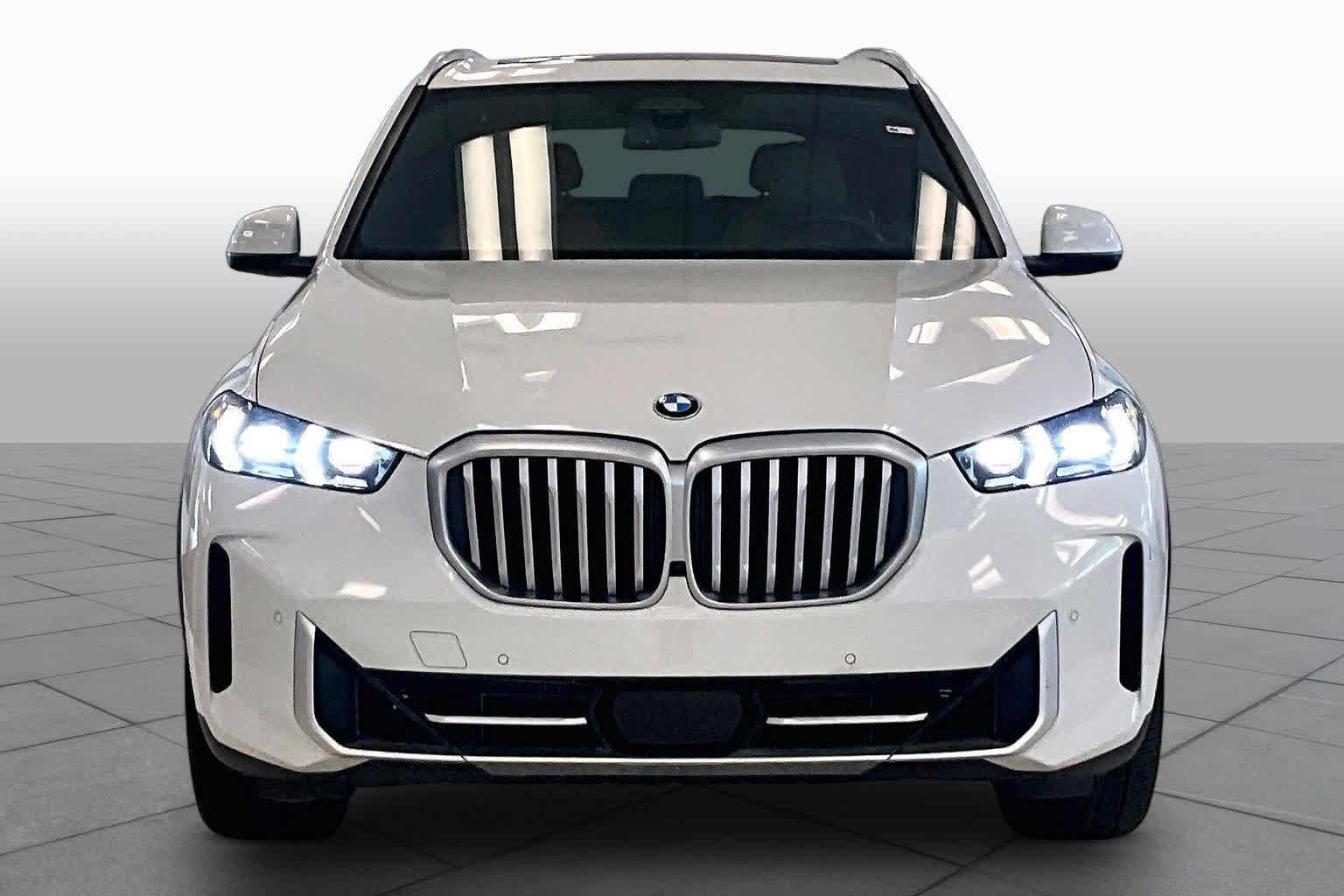 Used 2024 BMW X5 xDrive40i w/ Premium Package AWD/4WD image 3
