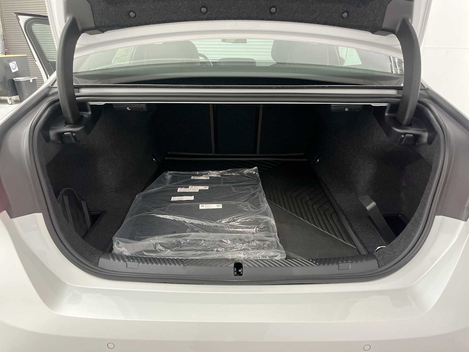 New 2027 BMW i5 xDrive40 AWD/4WD image 27