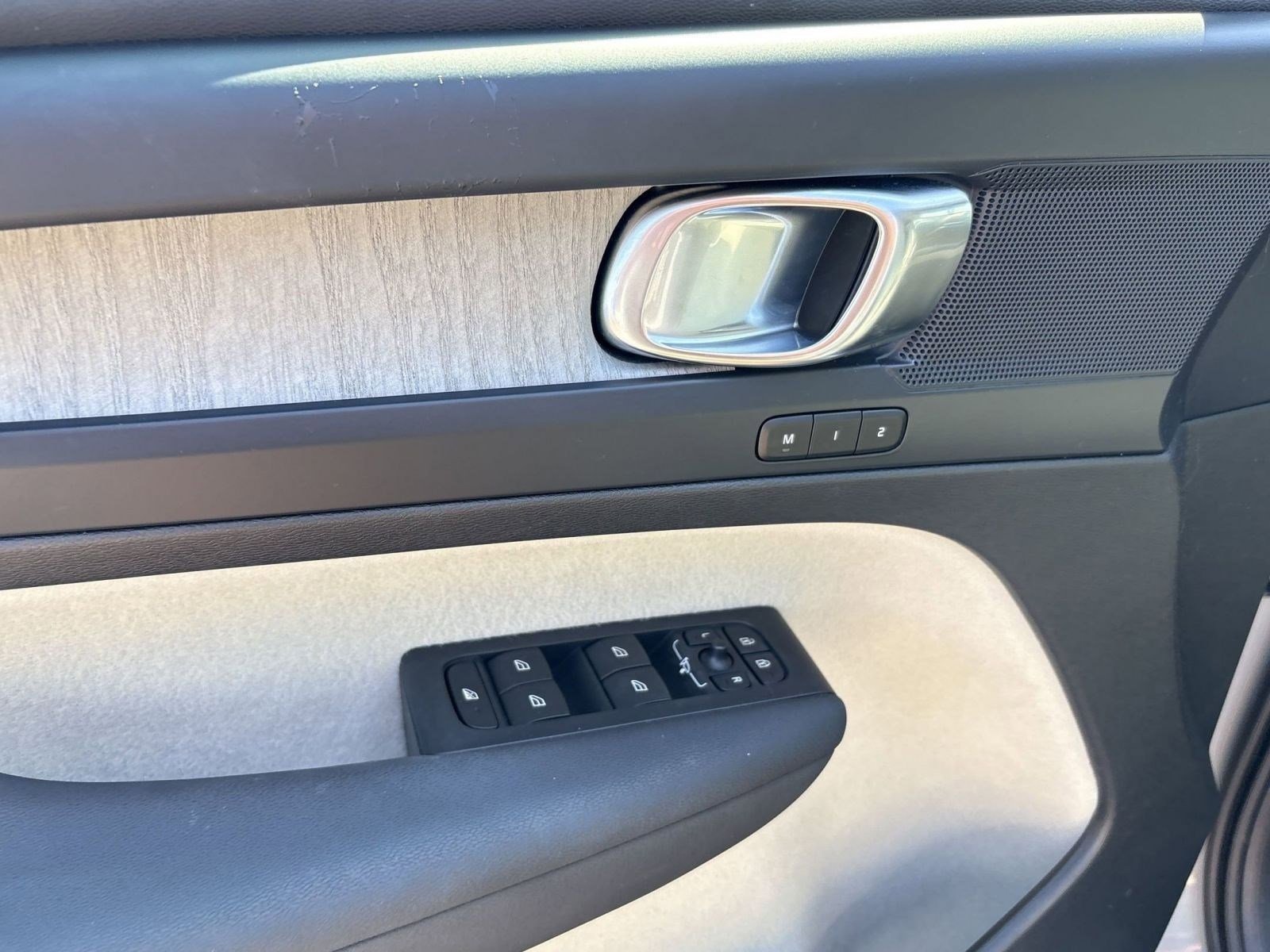 Certified 2024 Volvo XC40 B5 Plus w/ Protection Package Premier image 12