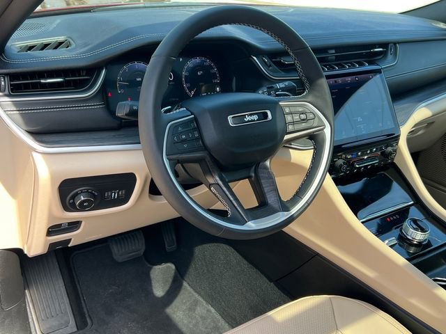 Used 2024 Jeep Grand Cherokee Limited w/ Luxury Tech Group II image 19