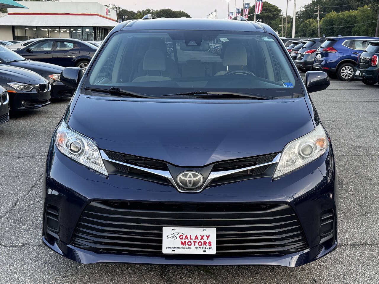 Used 2020 Toyota Sienna LE w/ LE Preferred Package FWD image 2