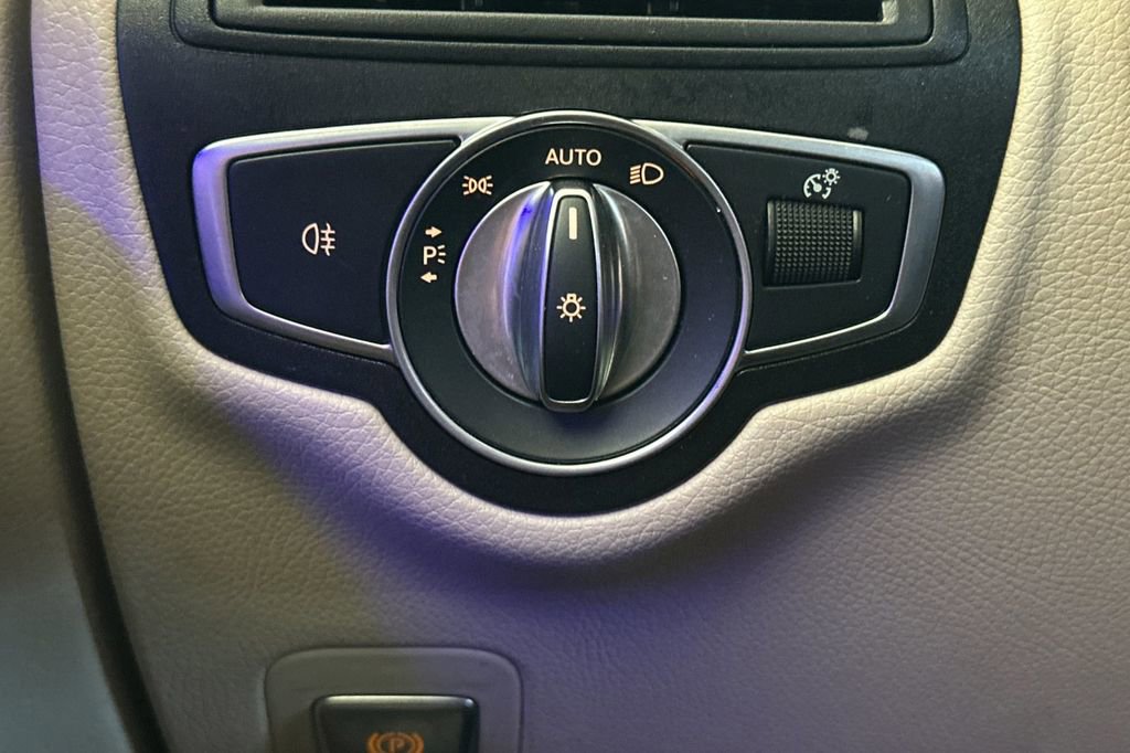 Certified 2022 Mercedes-Benz GLC 300 4MATIC w/ Premium Package Lite image 37