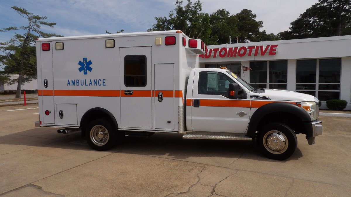 Used 2012 Ford F450 XLT w/ Ambulance Preparation Pkg RWD image 2