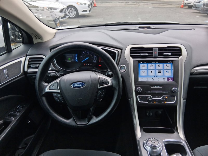 Used 2019 Ford Fusion SE FWD image 10