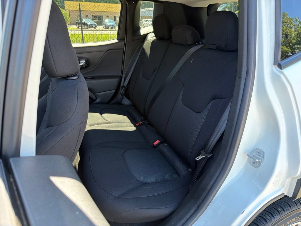 Used 2023 Jeep Renegade Latitude AWD/4WD image 19