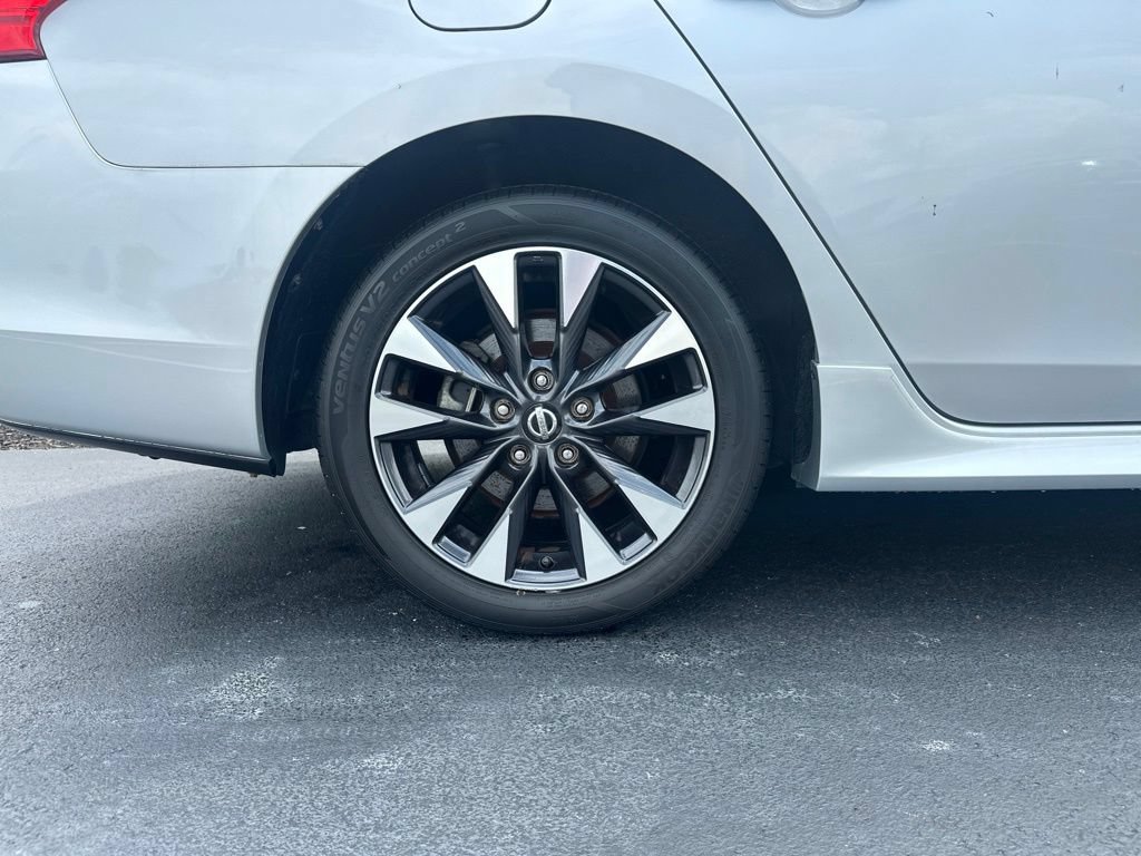 Used 2017 Nissan Sentra SR FWD image 32