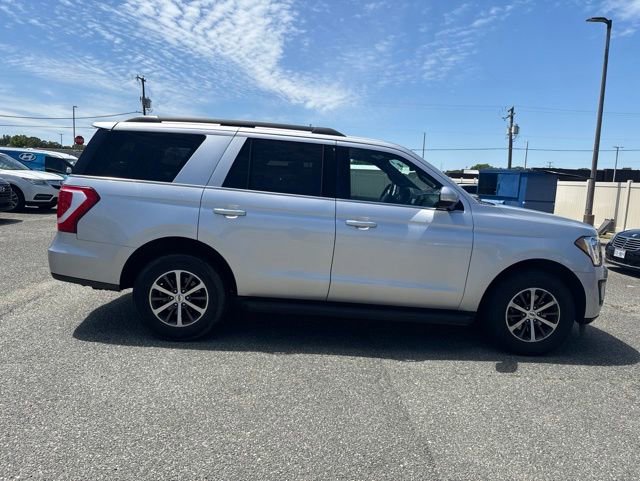 Used 2019 Ford Expedition XLT w/ Equipment Group 201A AWD/4WD image 2