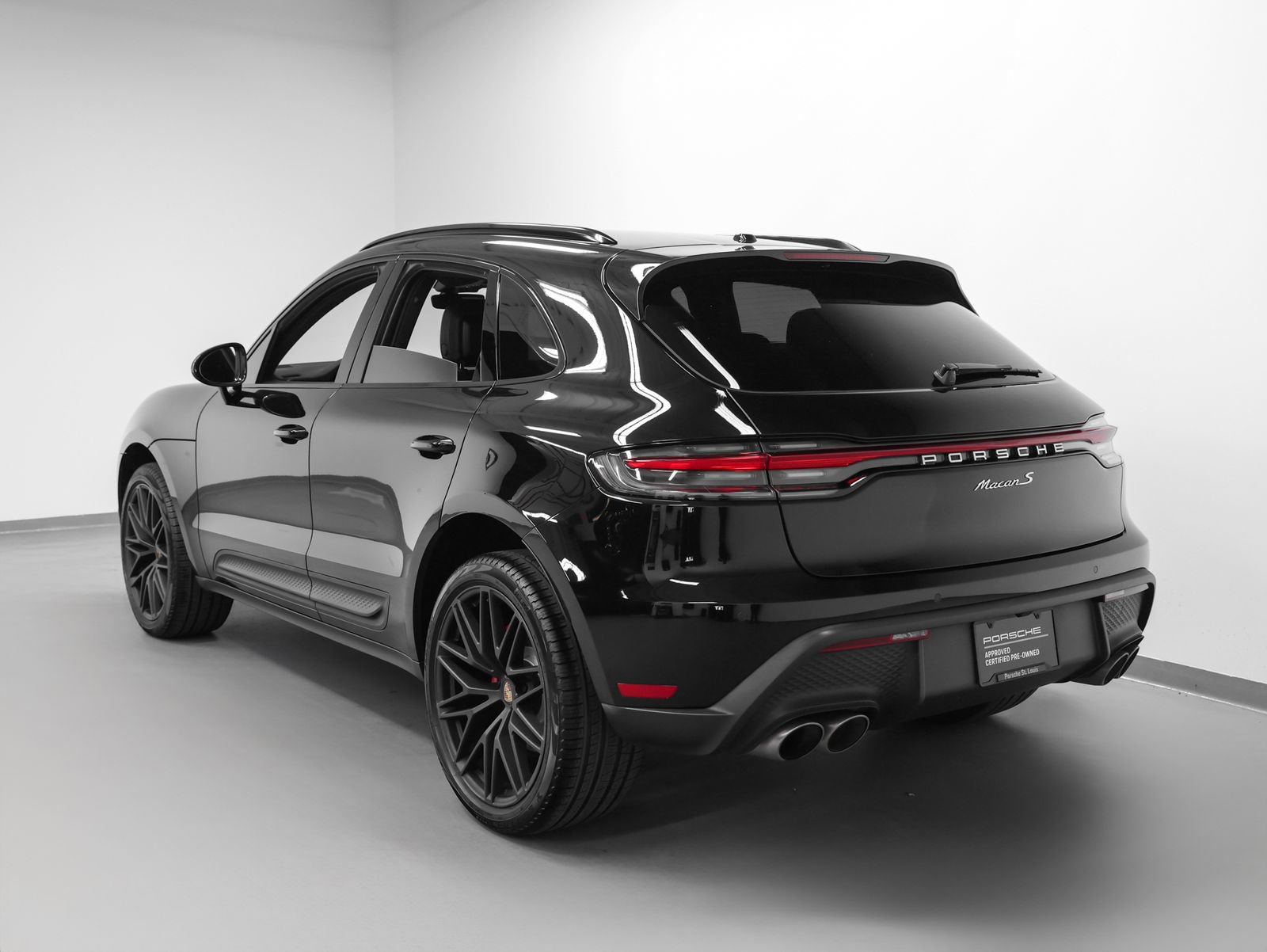 Certified 2023 Porsche Macan S image 3